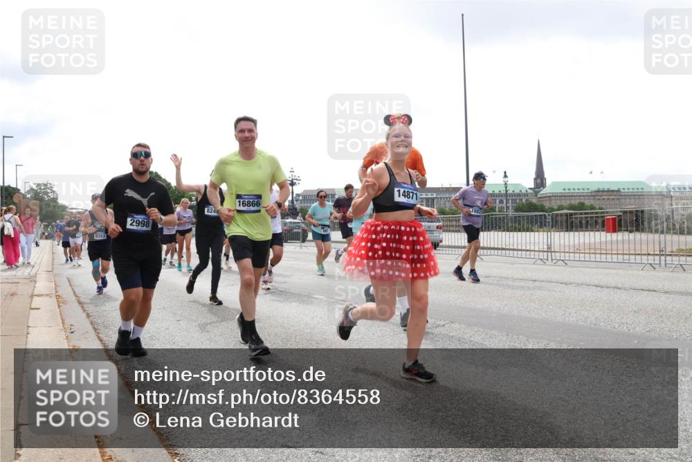 29.06.2025 - hella hamburg halbmarathon Lena Gebhardt http://msf.ph/oto/8364558 29.06.2025 10:39:24 Lombardsbrücke 9393, 2998, 824, 16866, 14871, 188, 1760, 1856, 1883, 2092, 2524, 2534, 2571, 2574, 2578, 2843, 2893, 2976, 2998, 3275, 3353, 3727, 3745, 4410, 4523, 4603, 4609, 4659, 4855, 4882, 5045, 5701, 6062, 6112, 6321, 6342, 6343, 6427, 6428, 6611, 6719, 6726, 6748, 7053, 7125, 7199, 7341, 7501, 7506, 7524, 7589, 7684, 7815, 8203, 8243, 8457, 8783, 8995, 9393, 9420, 9446, 9569, 9698, 9747, 9777, 9974, 9977, 10001, 10072, 10315, 10512, 10516, 13060 meine-sportfotos.de