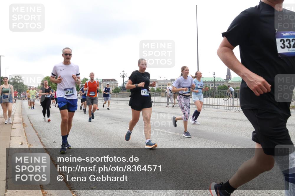 29.06.2025 - hella hamburg halbmarathon Lena Gebhardt http://msf.ph/oto/8364571 29.06.2025 10:48:32 Lombardsbrücke 2197, 6143, 13914, 12192, 11666, 332, 1142, 1157, 1167, 1174, 1175, 1584, 1645, 1701, 2037, 2195, 2418, 2437, 2438, 2475, 2627, 2650, 2716, 2756, 2909, 2958, 3224, 3320, 3468, 3504, 3661, 3679, 3933, 4327, 4588, 5010, 5585, 5781, 5952, 6143, 7203, 7393, 7394, 7532, 7947, 7948, 8461, 8521, 8719, 8760, 8948, 9552, 9775, 9787, 9921, 10059, 10145, 10204, 10366, 10524, 10654, 10656, 11364, 11365, 11548, 11742, 11781, 13814, 13845, 15715, 16498, 16499, 16701 meine-sportfotos.de