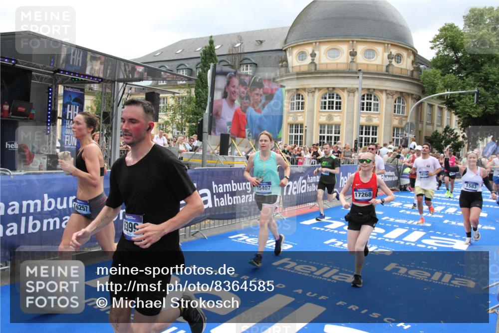 29.06.2025 - hella hamburg halbmarathon Michael Strokosch http://msf.ph/oto/8364585 29.06.2025 10:56:35 Ziel 1583, 2083, 3413, 5721, 5744, 6399, 8542, 8652, 9562, 10093, 12509, 13863, 15407, 16257, 16261, 17268, 17734, 18746, 18835, 19120 meine-sportfotos.de