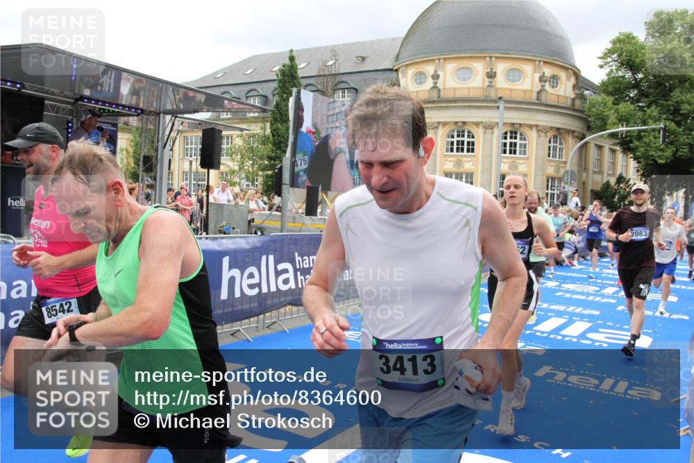 29.06.2025 - hella hamburg halbmarathon Michael Strokosch http://msf.ph/oto/8364600 29.06.2025 10:56:39 Ziel 1583, 2083, 3413, 4152, 5721, 5744, 6416, 6759, 7037, 8311, 8542, 8652, 8744, 9562, 10093, 11083, 12509, 13863, 15145, 17259, 18340, 18746, 18835, 18899, 19120 meine-sportfotos.de