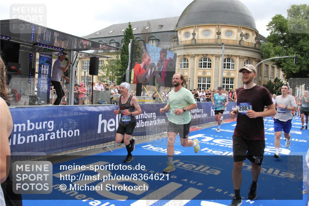 29.06.2025 - hella hamburg halbmarathon Michael Strokosch http://msf.ph/oto/8364621 29.06.2025 10:56:40 Ziel 2083, 3413, 4152, 5721, 5744, 6416, 6759, 7037, 7646, 8311, 8542, 8652, 8744, 9488, 9562, 10093, 11083, 11870, 12509, 13863, 15145, 17259, 18340, 18899, 19120 meine-sportfotos.de