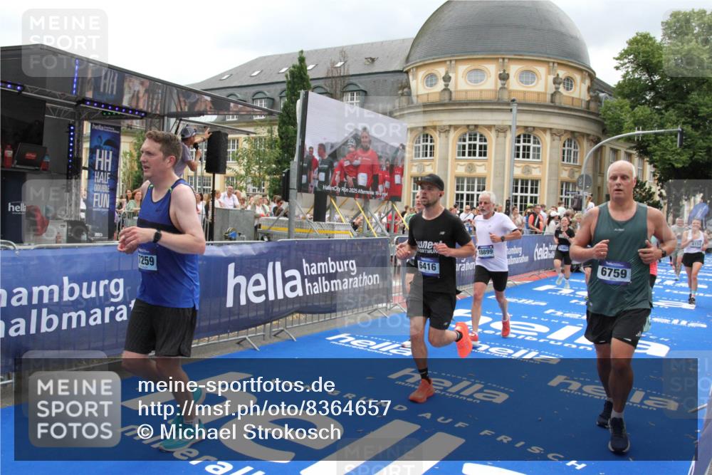 29.06.2025 - hella hamburg halbmarathon Michael Strokosch http://msf.ph/oto/8364657 29.06.2025 10:56:44 Ziel 4152, 6416, 6759, 7037, 7646, 8311, 8744, 8996, 9488, 11083, 11870, 12509, 14369, 15134, 15145, 15431, 15712, 16043, 16121, 17259, 18340, 18634, 18899 meine-sportfotos.de