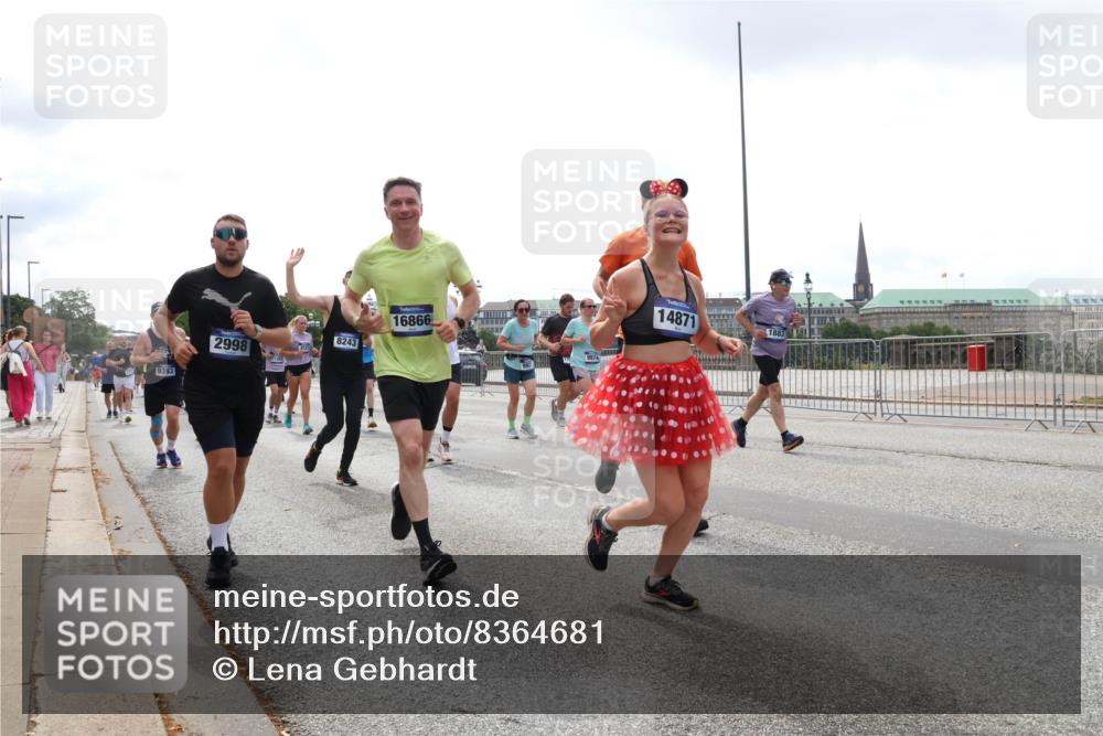 29.06.2025 - hella hamburg halbmarathon Lena Gebhardt http://msf.ph/oto/8364681 29.06.2025 10:39:24 Lombardsbrücke 9393, 2998, 8243, 16866, 14871, 1883, 1760, 1856, 1883, 2092, 2524, 2534, 2571, 2574, 2578, 2843, 2893, 2976, 2998, 3275, 3353, 3727, 3745, 4410, 4523, 4603, 4609, 4659, 4855, 4882, 5045, 5701, 6062, 6112, 6321, 6342, 6343, 6427, 6428, 6611, 6719, 6726, 6748, 7053, 7125, 7199, 7341, 7501, 7506, 7524, 7589, 7684, 7815, 8203, 8243, 8457, 8783, 8995, 9393, 9420, 9446, 9569, 9698, 9747, 9777, 9974, 9977, 10001, 10072, 10315, 10512, 10516, 13060 meine-sportfotos.de