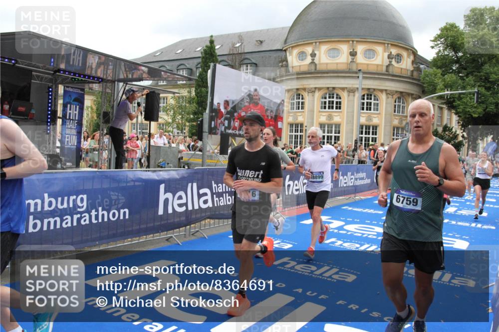 29.06.2025 - hella hamburg halbmarathon Michael Strokosch http://msf.ph/oto/8364691 29.06.2025 10:56:44 Ziel 4152, 6416, 6759, 7037, 7646, 8311, 8744, 8996, 9488, 11083, 11870, 12509, 14369, 15134, 15145, 15431, 15712, 16043, 16121, 17259, 18340, 18634, 18899 meine-sportfotos.de