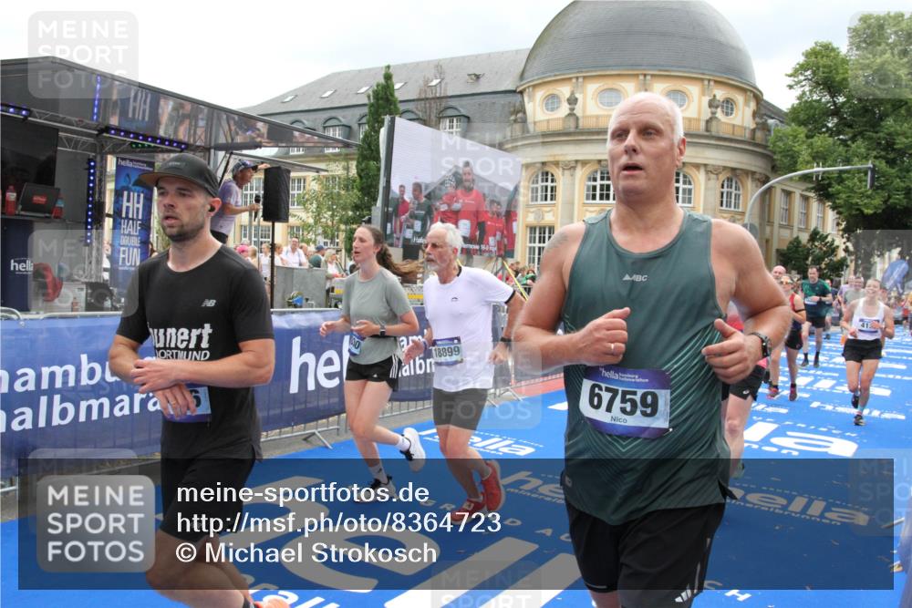 29.06.2025 - hella hamburg halbmarathon Michael Strokosch http://msf.ph/oto/8364723 29.06.2025 10:56:44 Ziel 4152, 6416, 6759, 7037, 7646, 8311, 8744, 8996, 9488, 11083, 11870, 12509, 14369, 15134, 15145, 15431, 15712, 16043, 16121, 17259, 18340, 18634, 18899 meine-sportfotos.de