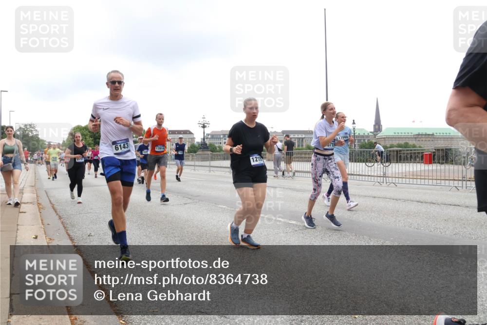 29.06.2025 - hella hamburg halbmarathon Lena Gebhardt http://msf.ph/oto/8364738 29.06.2025 10:48:33 Lombardsbrücke 6143, 1219, 1142, 1157, 1167, 1174, 1175, 1584, 1645, 2037, 2195, 2418, 2437, 2438, 2475, 2627, 2650, 2716, 2756, 2909, 2958, 3224, 3320, 3504, 3661, 3679, 3933, 4327, 4588, 5010, 5585, 5781, 5952, 6143, 7203, 7393, 7394, 7532, 7947, 7948, 8461, 8521, 8719, 8760, 8948, 9552, 9775, 9787, 9921, 10059, 10145, 10204, 10366, 10524, 10654, 10656, 11364, 11365, 11742, 11781, 13814, 13845, 15715, 16498, 16499, 16701 meine-sportfotos.de