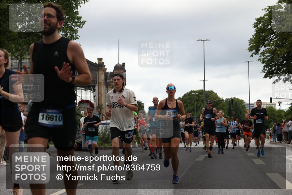 29.06.2025 - hella hamburg halbmarathon Yannick Fuchs http://msf.ph/oto/8364759 29.06.2025 10:53:20 20KM 2006, 2348, 2584, 2677, 2957, 2978, 3114, 3181, 3279, 3425, 3983, 4088, 4592, 4796, 5347, 5885, 6087, 6202, 6220, 6438, 7031, 7223, 7287, 8290, 10036, 10587, 10759, 10896, 10943, 11935, 11938, 12206, 12261, 12564, 12633, 12736, 12862, 13583, 13761, 14567, 14732, 14902, 14928, 14965, 15232, 15240, 15284, 16227, 16341, 16910, 16980, 17017, 17176, 17304, 17503, 17630, 18153, 18327, 18467, 18485, 18716, 19015, 19160 meine-sportfotos.de