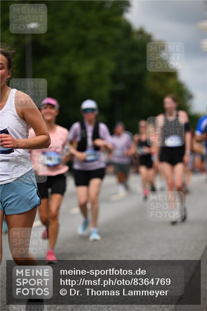 29.06.2025 - hella hamburg halbmarathon Dr. Thomas Lammeyer http://msf.ph/oto/8364769 29.06.2025 10:41:39 Kennedybrücke 56, 1022, 1118, 1276, 1337, 1339, 1799, 1819, 2016, 2031, 2104, 2199, 2272, 2480, 3230, 3873, 4347, 4442, 4618, 4733, 4762, 5146, 5224, 5640, 5940, 6243, 6584, 6821, 7085, 7124, 7544, 8499, 8758, 8843, 9054, 9055, 9288, 10024, 10112, 10159, 10476, 10762, 10798, 10919, 10931 meine-sportfotos.de