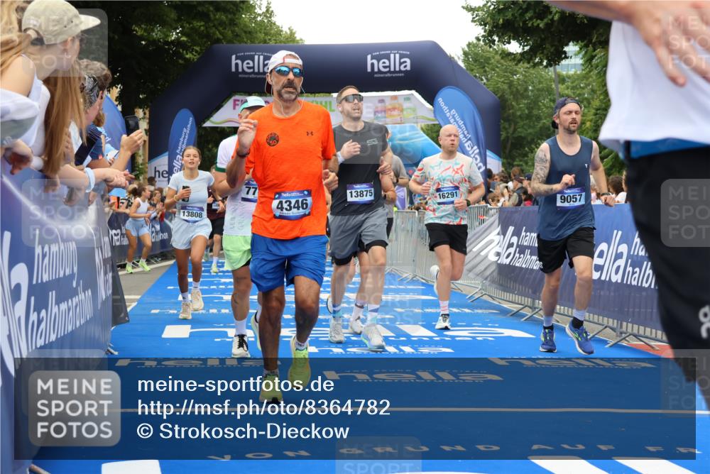 29.06.2025 - hella hamburg halbmarathon Strokosch-Dieckow http://msf.ph/oto/8364782 29.06.2025 10:50:36 Ziel 1399, 1750, 2234, 2788, 3414, 4346, 5447, 6282, 6662, 6712, 7134, 7397, 7583, 7786, 7952, 8153, 8576, 9057, 11214, 11356, 13701, 13808, 13812, 13875, 15519, 15803, 16291, 16806, 17179, 17247, 18006, 18229, 18413, 18820 meine-sportfotos.de