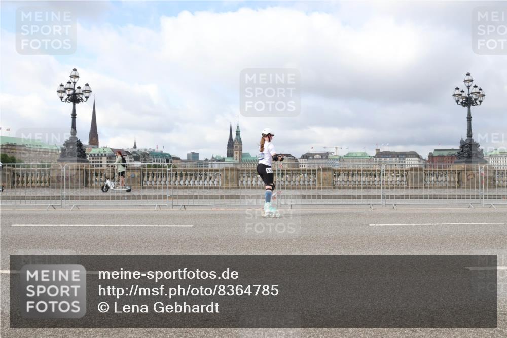 29.06.2025 - hella hamburg halbmarathon Lena Gebhardt http://msf.ph/oto/8364785 29.06.2025 09:10:51 Lombardsbrücke  meine-sportfotos.de