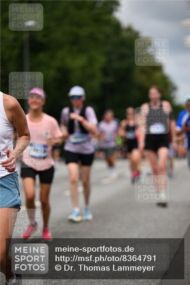 29.06.2025 - hella hamburg halbmarathon Dr. Thomas Lammeyer http://msf.ph/oto/8364791 29.06.2025 10:41:39 Kennedybrücke 56, 1022, 1118, 1276, 1337, 1339, 1799, 1819, 2016, 2031, 2104, 2199, 2272, 2480, 3230, 3873, 4347, 4442, 4618, 4733, 4762, 5146, 5224, 5640, 5940, 6243, 6584, 6821, 7085, 7124, 7544, 8499, 8758, 8843, 9054, 9055, 9288, 10024, 10112, 10159, 10476, 10762, 10798, 10919, 10931 meine-sportfotos.de