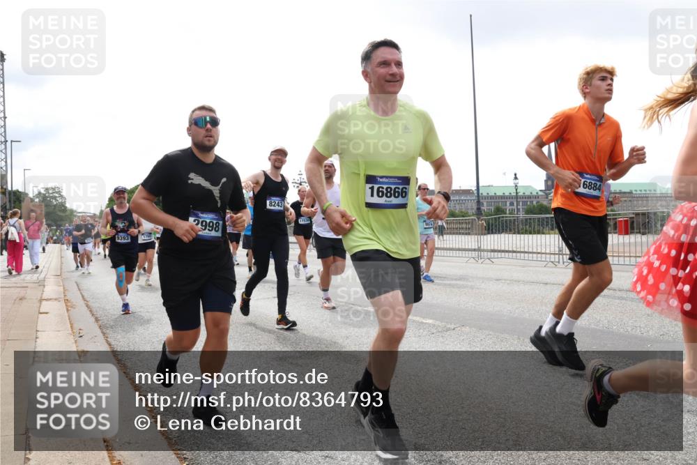 29.06.2025 - hella hamburg halbmarathon Lena Gebhardt http://msf.ph/oto/8364793 29.06.2025 10:39:25 Lombardsbrücke 9393, 1760, 2998, 8243, 17536, 16866, 9974, 6884, 1760, 1856, 1883, 2092, 2524, 2534, 2571, 2574, 2578, 2843, 2893, 2976, 2998, 3275, 3353, 3727, 3745, 4410, 4523, 4603, 4609, 4659, 4855, 4882, 5045, 5701, 6062, 6112, 6321, 6342, 6343, 6427, 6428, 6611, 6719, 6726, 6748, 7053, 7125, 7199, 7341, 7501, 7506, 7524, 7589, 7684, 7815, 8203, 8243, 8457, 8783, 8995, 9393, 9420, 9446, 9569, 9698, 9747, 9777, 9974, 9977, 10001, 10072, 10315, 10512, 10516, 13060 meine-sportfotos.de