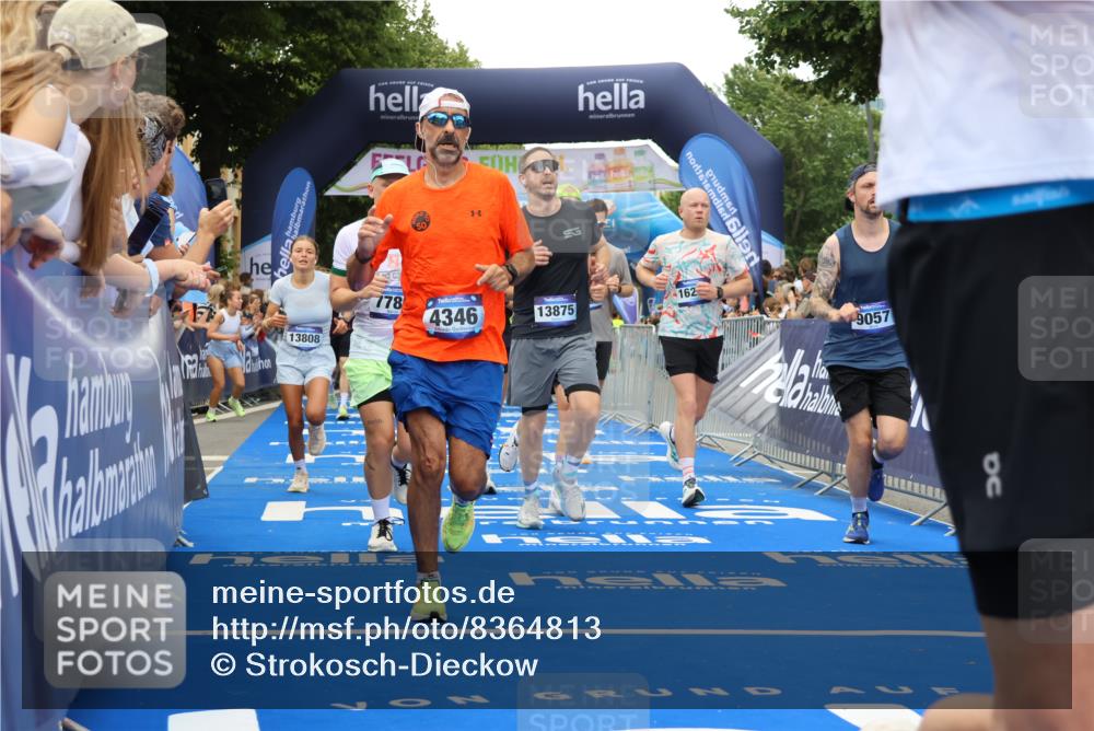 29.06.2025 - hella hamburg halbmarathon Strokosch-Dieckow http://msf.ph/oto/8364813 29.06.2025 10:50:36 Ziel 1399, 1750, 2234, 2788, 3414, 4346, 5447, 6282, 6662, 6712, 7134, 7397, 7583, 7786, 7952, 8153, 8576, 9057, 11214, 11356, 13701, 13808, 13812, 13875, 15519, 15803, 16291, 16806, 17179, 17247, 18006, 18229, 18413, 18820 meine-sportfotos.de