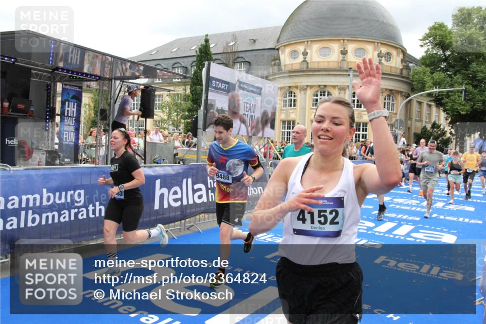 29.06.2025 - hella hamburg halbmarathon Michael Strokosch http://msf.ph/oto/8364824 29.06.2025 10:56:46 Ziel 3836, 4152, 6416, 6759, 7646, 8744, 8825, 8996, 9488, 11083, 11870, 14369, 14461, 15134, 15431, 15712, 16043, 16121, 17133, 17259, 18340, 18634, 18899 meine-sportfotos.de