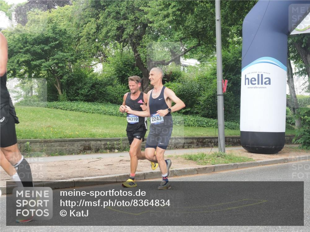 29.06.2025 - hella hamburg halbmarathon KatJ http://msf.ph/oto/8364834 29.06.2025 10:22:53 Zwischen KM18-KM19 2243, 4246 meine-sportfotos.de
