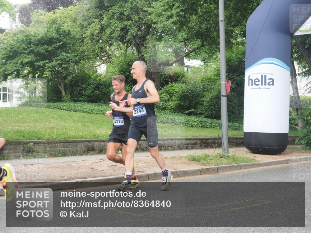 29.06.2025 - hella hamburg halbmarathon KatJ http://msf.ph/oto/8364840 29.06.2025 10:22:53 Zwischen KM18-KM19 2243, 4246 meine-sportfotos.de
