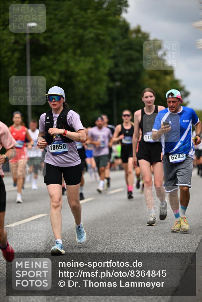29.06.2025 - hella hamburg halbmarathon Dr. Thomas Lammeyer http://msf.ph/oto/8364845 29.06.2025 10:41:40 Kennedybrücke 56, 1022, 1118, 1276, 1337, 1339, 1799, 1819, 2016, 2031, 2104, 2199, 2272, 2480, 3230, 3873, 4347, 4442, 4618, 4733, 4762, 5146, 5224, 5640, 5940, 6243, 6584, 6821, 7085, 7124, 7544, 8499, 8758, 8843, 9054, 9055, 9288, 10024, 10112, 10159, 10476, 10762, 10798, 10919, 10931 meine-sportfotos.de