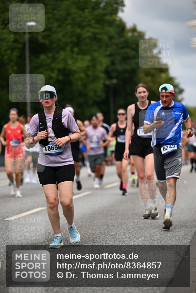29.06.2025 - hella hamburg halbmarathon Dr. Thomas Lammeyer http://msf.ph/oto/8364857 29.06.2025 10:41:40 Kennedybrücke 56, 1022, 1118, 1276, 1337, 1339, 1799, 1819, 2016, 2031, 2104, 2199, 2272, 2480, 3230, 3873, 4347, 4442, 4618, 4733, 4762, 5146, 5224, 5640, 5940, 6243, 6584, 6821, 7085, 7124, 7544, 8499, 8758, 8843, 9054, 9055, 9288, 10024, 10112, 10159, 10476, 10762, 10798, 10919, 10931 meine-sportfotos.de