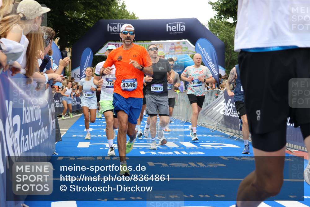 29.06.2025 - hella hamburg halbmarathon Strokosch-Dieckow http://msf.ph/oto/8364861 29.06.2025 10:50:36 Ziel 1399, 1750, 2234, 2788, 3414, 4346, 5447, 6282, 6662, 6712, 7134, 7397, 7583, 7786, 7952, 8153, 8576, 9057, 11214, 11356, 13701, 13808, 13812, 13875, 15519, 15803, 16291, 16806, 17179, 17247, 18006, 18229, 18413, 18820 meine-sportfotos.de