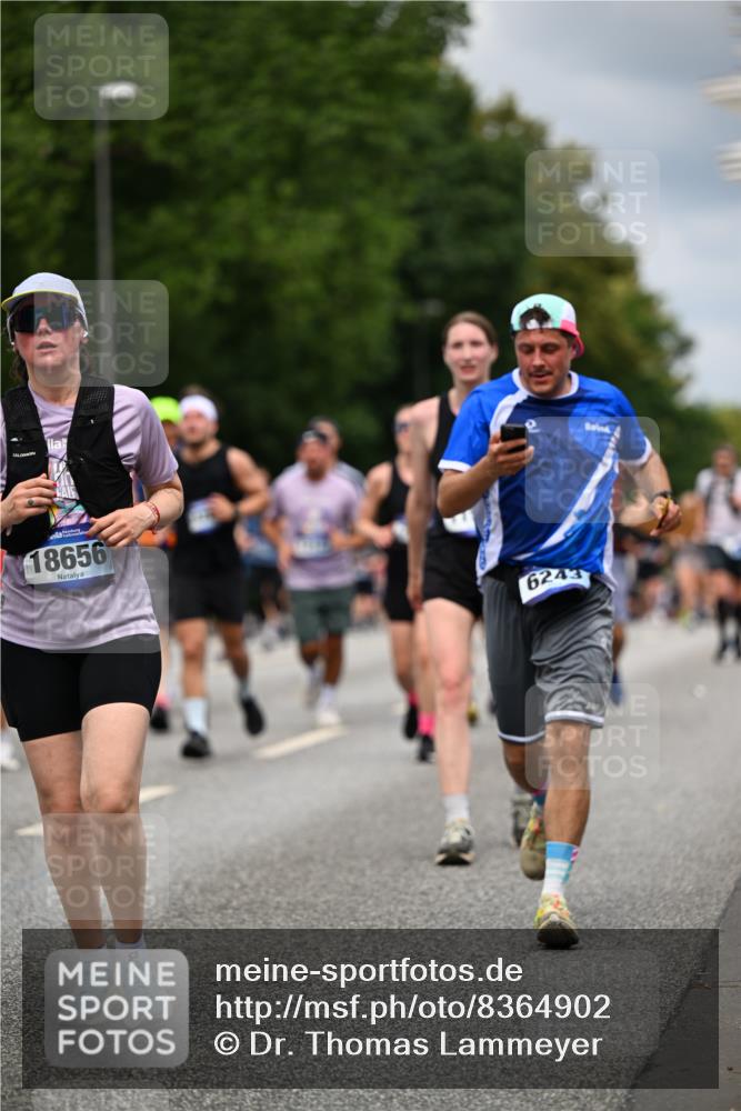 29.06.2025 - hella hamburg halbmarathon Dr. Thomas Lammeyer http://msf.ph/oto/8364902 29.06.2025 10:41:41 Kennedybrücke 1022, 1118, 1276, 1337, 1339, 1799, 1819, 2016, 2031, 2104, 2199, 2272, 2480, 3230, 3873, 4347, 4442, 4618, 4733, 4762, 5146, 5224, 5640, 5940, 6243, 6584, 6821, 7085, 7124, 7544, 8499, 8758, 8843, 8985, 9054, 9055, 9288, 10024, 10159, 10476, 10762, 10798, 10836, 10919, 10931 meine-sportfotos.de