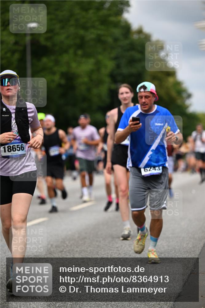 29.06.2025 - hella hamburg halbmarathon Dr. Thomas Lammeyer http://msf.ph/oto/8364913 29.06.2025 10:41:41 Kennedybrücke 1022, 1118, 1276, 1337, 1339, 1799, 1819, 2016, 2031, 2104, 2199, 2272, 2480, 3230, 3873, 4347, 4442, 4618, 4733, 4762, 5146, 5224, 5640, 5940, 6243, 6584, 6821, 7085, 7124, 7544, 8499, 8758, 8843, 8985, 9054, 9055, 9288, 10024, 10159, 10476, 10762, 10798, 10836, 10919, 10931 meine-sportfotos.de