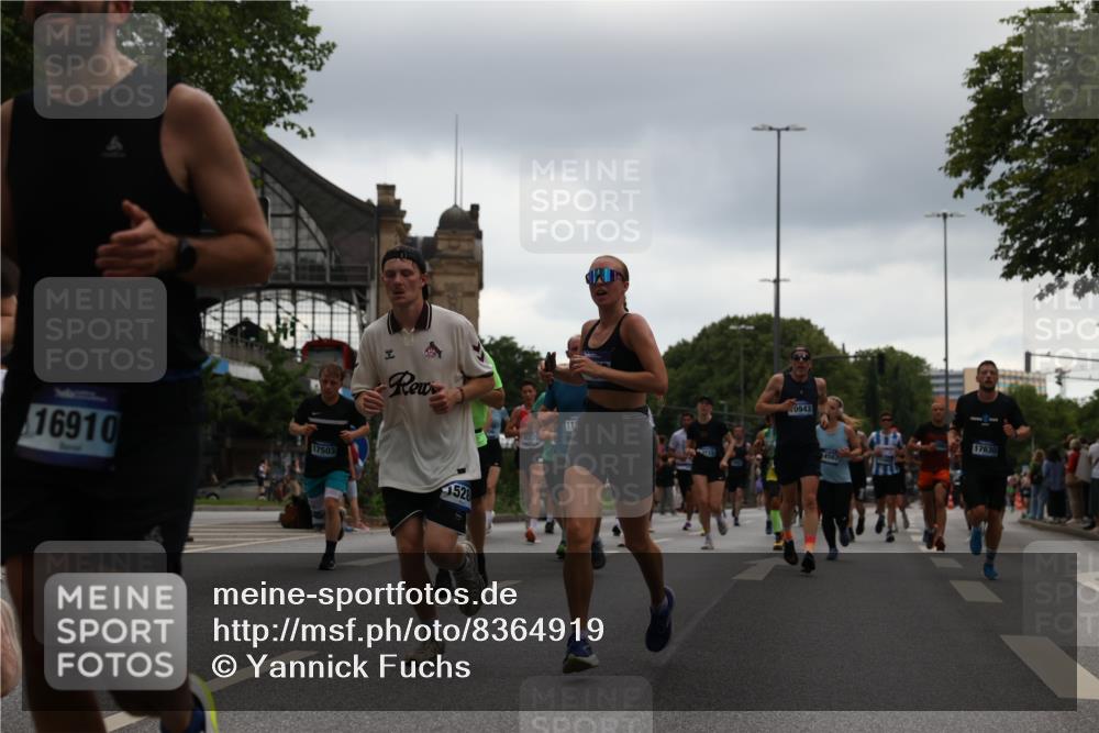 29.06.2025 - hella hamburg halbmarathon Yannick Fuchs http://msf.ph/oto/8364919 29.06.2025 10:53:20 20KM 2006, 2348, 2584, 2677, 2957, 2978, 3114, 3181, 3279, 3425, 3983, 4088, 4592, 4796, 5347, 5885, 6087, 6202, 6220, 6438, 7031, 7223, 7287, 8290, 10036, 10587, 10759, 10896, 10943, 11935, 11938, 12206, 12261, 12564, 12633, 12736, 12862, 13583, 13761, 14567, 14732, 14902, 14928, 14965, 15232, 15240, 15284, 16227, 16341, 16910, 16980, 17017, 17176, 17304, 17503, 17630, 18153, 18327, 18467, 18485, 18716, 19015, 19160 meine-sportfotos.de