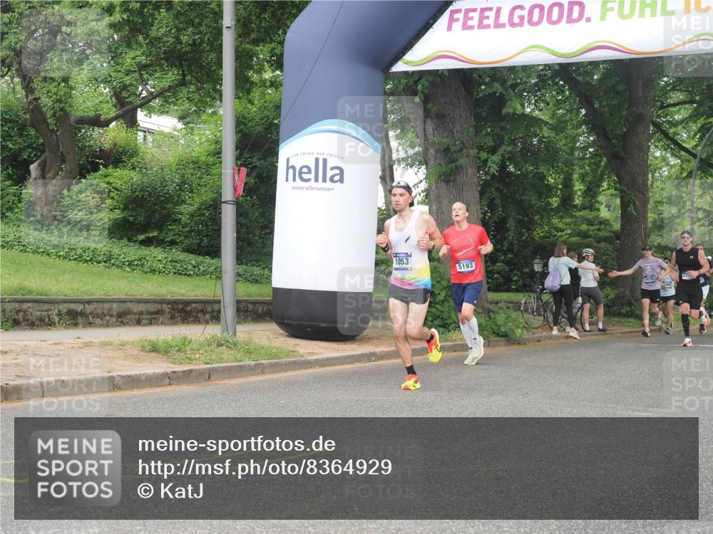 29.06.2025 - hella hamburg halbmarathon KatJ http://msf.ph/oto/8364929 29.06.2025 10:22:55 Zwischen KM18-KM19 1053, 2243, 4246 meine-sportfotos.de