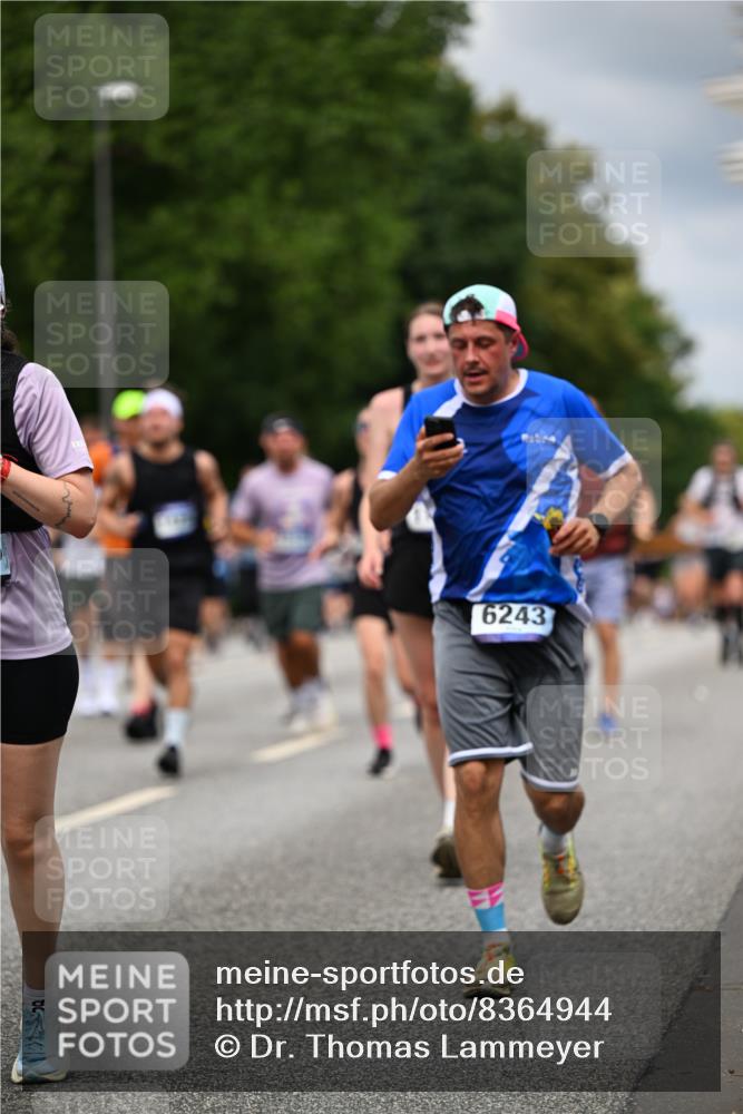 29.06.2025 - hella hamburg halbmarathon Dr. Thomas Lammeyer http://msf.ph/oto/8364944 29.06.2025 10:41:41 Kennedybrücke 1022, 1118, 1276, 1337, 1339, 1799, 1819, 2016, 2031, 2104, 2199, 2272, 2480, 3230, 3873, 4347, 4442, 4618, 4733, 4762, 5146, 5224, 5640, 5940, 6243, 6584, 6821, 7085, 7124, 7544, 8499, 8758, 8843, 8985, 9054, 9055, 9288, 10024, 10159, 10476, 10762, 10798, 10836, 10919, 10931 meine-sportfotos.de