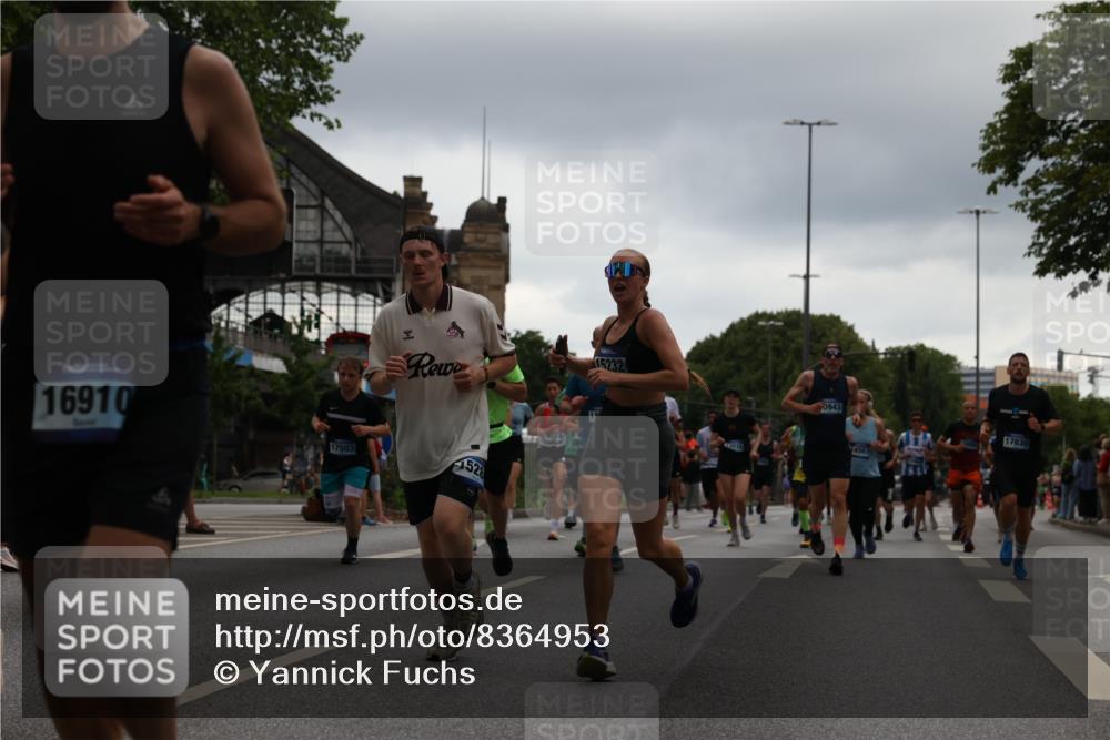 29.06.2025 - hella hamburg halbmarathon Yannick Fuchs http://msf.ph/oto/8364953 29.06.2025 10:53:21 20KM 2006, 2348, 2584, 2677, 2957, 2978, 3114, 3181, 3279, 3425, 3983, 4088, 4592, 4796, 5885, 6087, 6202, 6220, 6438, 7031, 7223, 7287, 8290, 10036, 10587, 10759, 10896, 10943, 11018, 11935, 11938, 12206, 12261, 12564, 12633, 12736, 12862, 13583, 13761, 14567, 14732, 14902, 14928, 14965, 15232, 15240, 15284, 16227, 16341, 16910, 16980, 17017, 17176, 17304, 17503, 17630, 18153, 18327, 18467, 18485, 18716, 18855, 19015, 19160 meine-sportfotos.de