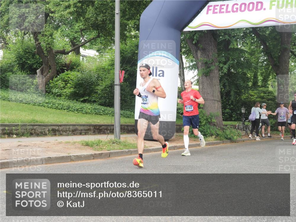 29.06.2025 - hella hamburg halbmarathon KatJ http://msf.ph/oto/8365011 29.06.2025 10:22:55 Zwischen KM18-KM19 1053, 2243, 4246 meine-sportfotos.de