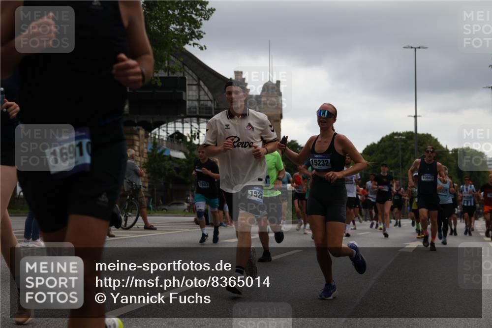 29.06.2025 - hella hamburg halbmarathon Yannick Fuchs http://msf.ph/oto/8365014 29.06.2025 10:53:21 20KM 2006, 2348, 2584, 2677, 2957, 2978, 3114, 3181, 3279, 3425, 3983, 4088, 4592, 4796, 5885, 6087, 6202, 6220, 6438, 7031, 7223, 7287, 8290, 10036, 10587, 10759, 10896, 10943, 11018, 11935, 11938, 12206, 12261, 12564, 12633, 12736, 12862, 13583, 13761, 14567, 14732, 14902, 14928, 14965, 15232, 15240, 15284, 16227, 16341, 16910, 16980, 17017, 17176, 17304, 17503, 17630, 18153, 18327, 18467, 18485, 18716, 18855, 19015, 19160 meine-sportfotos.de