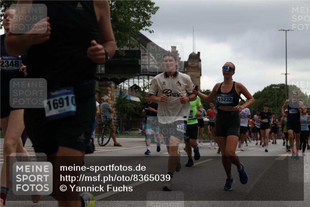 29.06.2025 - hella hamburg halbmarathon Yannick Fuchs http://msf.ph/oto/8365039 29.06.2025 10:53:21 20KM 2006, 2348, 2584, 2677, 2957, 2978, 3114, 3181, 3279, 3425, 3983, 4088, 4592, 4796, 5885, 6087, 6202, 6220, 6438, 7031, 7223, 7287, 8290, 10036, 10587, 10759, 10896, 10943, 11018, 11935, 11938, 12206, 12261, 12564, 12633, 12736, 12862, 13583, 13761, 14567, 14732, 14902, 14928, 14965, 15232, 15240, 15284, 16227, 16341, 16910, 16980, 17017, 17176, 17304, 17503, 17630, 18153, 18327, 18467, 18485, 18716, 18855, 19015, 19160 meine-sportfotos.de