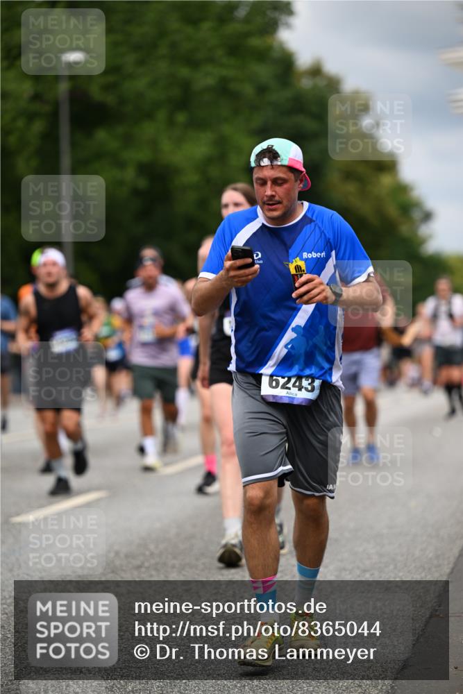 29.06.2025 - hella hamburg halbmarathon Dr. Thomas Lammeyer http://msf.ph/oto/8365044 29.06.2025 10:41:42 Kennedybrücke 1022, 1276, 1337, 1339, 1799, 1819, 2016, 2031, 2104, 2199, 2272, 2480, 3230, 4347, 4442, 4618, 4733, 4762, 5146, 5224, 5522, 5523, 5640, 5940, 6243, 6584, 6821, 7085, 7124, 7544, 8499, 8758, 8843, 8985, 9054, 9055, 9288, 10159, 10476, 10762, 10798, 10836, 10919, 10931 meine-sportfotos.de