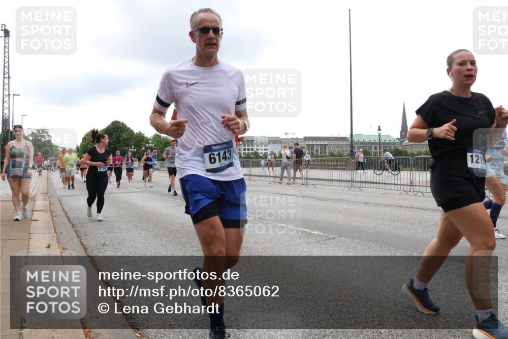 29.06.2025 - hella hamburg halbmarathon Lena Gebhardt http://msf.ph/oto/8365062 29.06.2025 10:48:33 Lombardsbrücke 2197, 6143, 121, 1666, 1142, 1157, 1167, 1174, 1175, 1584, 1645, 2037, 2195, 2418, 2437, 2438, 2475, 2627, 2650, 2716, 2756, 2909, 2958, 3224, 3320, 3504, 3661, 3679, 3933, 4327, 4588, 5010, 5585, 5781, 5952, 6143, 7203, 7393, 7394, 7532, 7947, 7948, 8461, 8521, 8719, 8760, 8948, 9552, 9775, 9787, 9921, 10059, 10145, 10204, 10366, 10524, 10654, 10656, 11364, 11365, 11742, 11781, 13814, 13845, 15715, 16498, 16499, 16701 meine-sportfotos.de