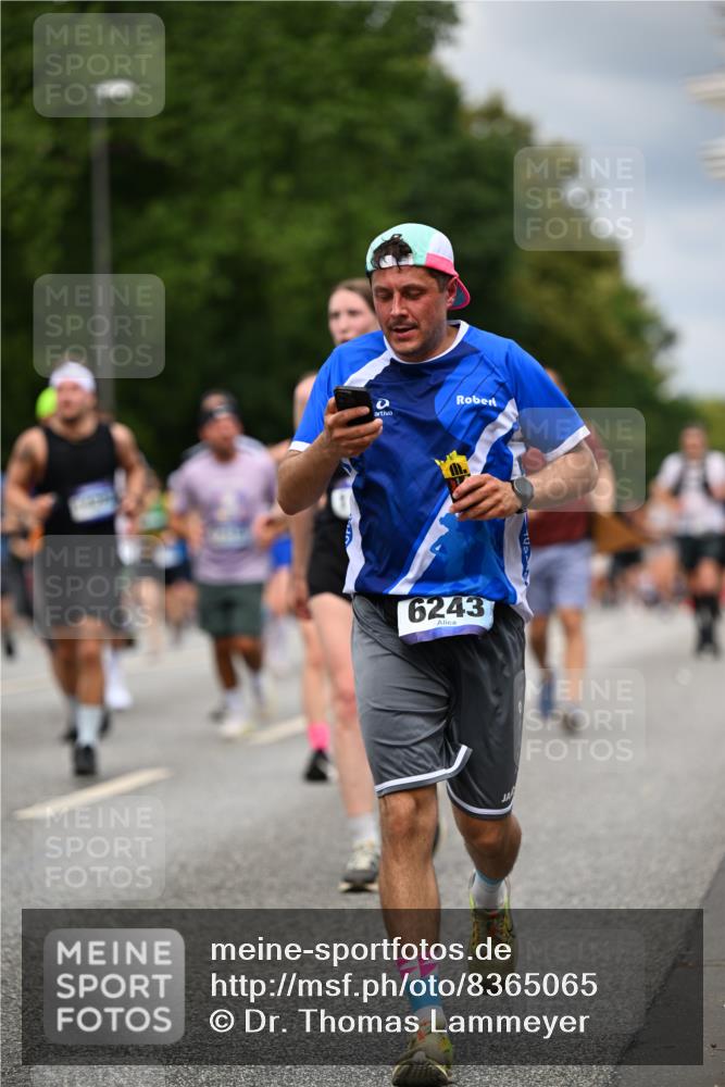 29.06.2025 - hella hamburg halbmarathon Dr. Thomas Lammeyer http://msf.ph/oto/8365065 29.06.2025 10:41:42 Kennedybrücke 1022, 1276, 1337, 1339, 1799, 1819, 2016, 2031, 2104, 2199, 2272, 2480, 3230, 4347, 4442, 4618, 4733, 4762, 5146, 5224, 5522, 5523, 5640, 5940, 6243, 6584, 6821, 7085, 7124, 7544, 8499, 8758, 8843, 8985, 9054, 9055, 9288, 10159, 10476, 10762, 10798, 10836, 10919, 10931 meine-sportfotos.de