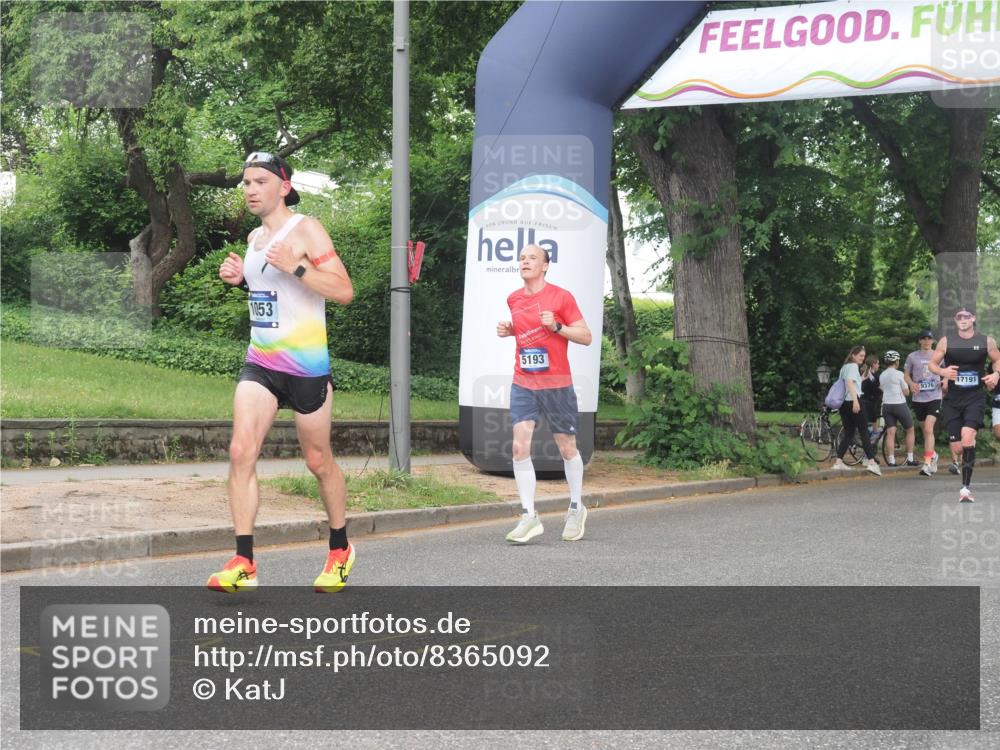 29.06.2025 - hella hamburg halbmarathon KatJ http://msf.ph/oto/8365092 29.06.2025 10:22:56 Zwischen KM18-KM19 1053, 2243, 4246, 5193 meine-sportfotos.de