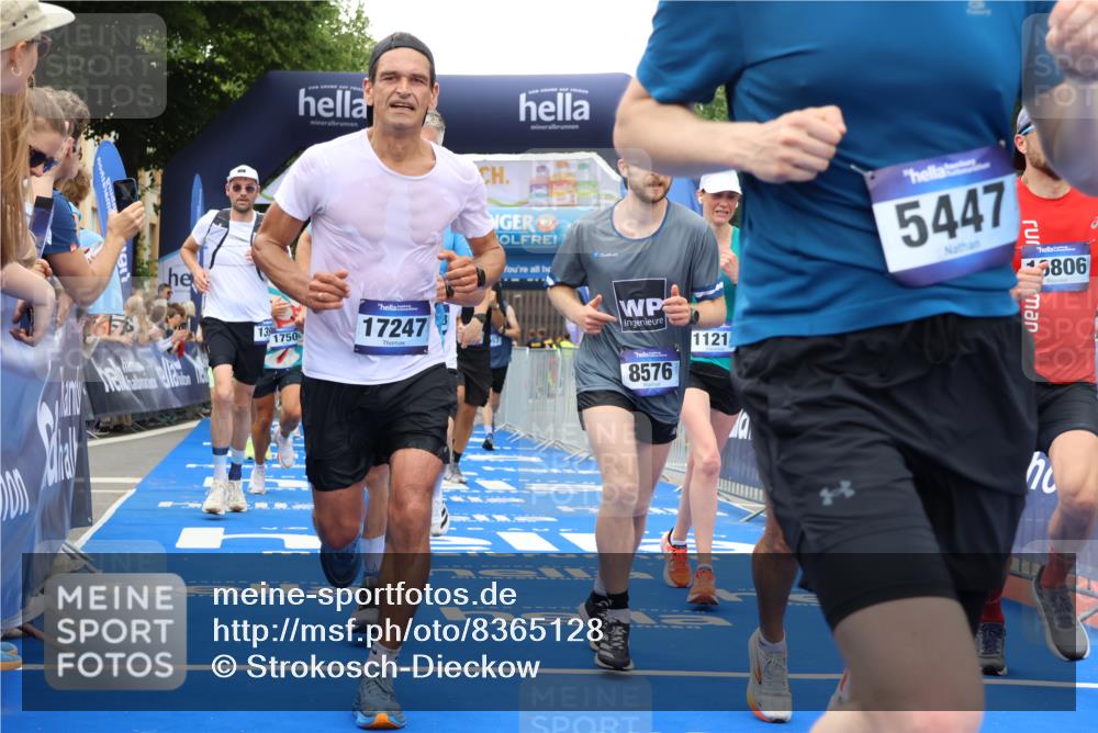 29.06.2025 - hella hamburg halbmarathon Strokosch-Dieckow http://msf.ph/oto/8365128 29.06.2025 10:50:33 Ziel 1399, 1750, 3414, 4127, 4346, 5447, 6282, 6662, 6712, 7397, 7583, 7786, 8153, 8576, 9057, 11214, 11455, 12624, 13808, 13812, 13875, 14626, 15519, 15803, 16291, 16806, 17179, 17247, 17319, 18006, 18413, 18820 meine-sportfotos.de