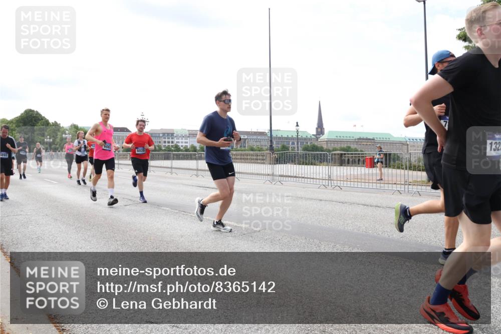 29.06.2025 - hella hamburg halbmarathon Lena Gebhardt http://msf.ph/oto/8365142 29.06.2025 10:14:27 Lombardsbrücke 3892, 6083, 6028, 132, 1194, 1406, 1728, 1890, 2494, 2990, 3020, 3154, 3756, 3834, 3939, 4032, 4962, 5191, 5670, 5981, 6028, 6083, 6089, 6287, 6366, 7209, 7442, 7802, 7840, 7991, 8001, 8057, 8147, 8409, 8755, 8892, 9556, 9663, 9709, 9845, 9886, 10224, 10610, 11987, 12467, 12938, 13237, 13285, 13788, 14488, 15840, 16126, 17439, 18041, 18236, 18239 meine-sportfotos.de