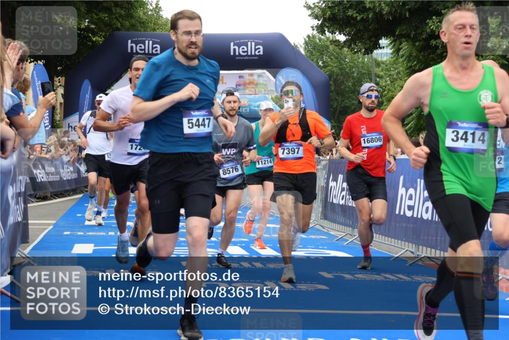 29.06.2025 - hella hamburg halbmarathon Strokosch-Dieckow http://msf.ph/oto/8365154 29.06.2025 10:50:32 Ziel 1399, 1750, 3414, 4127, 4346, 5447, 6282, 6662, 7397, 7583, 7786, 8153, 8576, 9057, 11214, 11455, 12624, 13808, 13812, 13875, 14626, 15519, 15803, 16291, 16806, 17179, 17247, 17319, 18006, 18394, 18413 meine-sportfotos.de