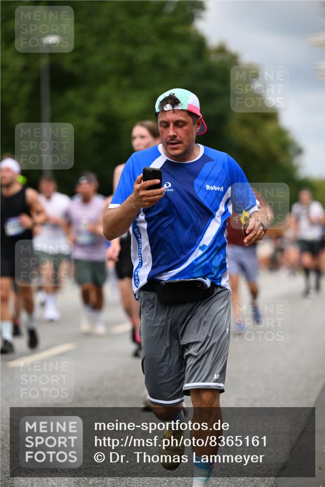 29.06.2025 - hella hamburg halbmarathon Dr. Thomas Lammeyer http://msf.ph/oto/8365161 29.06.2025 10:41:42 Kennedybrücke 1022, 1276, 1337, 1339, 1799, 1819, 2016, 2031, 2104, 2199, 2272, 2480, 3230, 4347, 4442, 4618, 4733, 4762, 5146, 5224, 5522, 5523, 5640, 5940, 6243, 6584, 6821, 7085, 7124, 7544, 8499, 8758, 8843, 8985, 9054, 9055, 9288, 10159, 10476, 10762, 10798, 10836, 10919, 10931 meine-sportfotos.de
