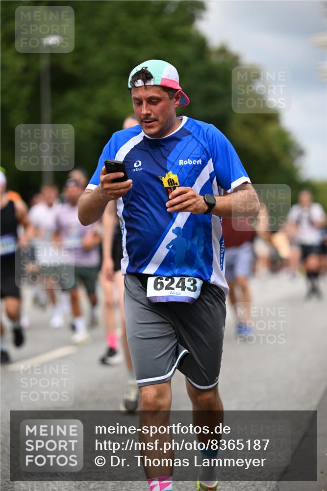29.06.2025 - hella hamburg halbmarathon Dr. Thomas Lammeyer http://msf.ph/oto/8365187 29.06.2025 10:41:42 Kennedybrücke 1022, 1276, 1337, 1339, 1799, 1819, 2016, 2031, 2104, 2199, 2272, 2480, 3230, 4347, 4442, 4618, 4733, 4762, 5146, 5224, 5522, 5523, 5640, 5940, 6243, 6584, 6821, 7085, 7124, 7544, 8499, 8758, 8843, 8985, 9054, 9055, 9288, 10159, 10476, 10762, 10798, 10836, 10919, 10931 meine-sportfotos.de