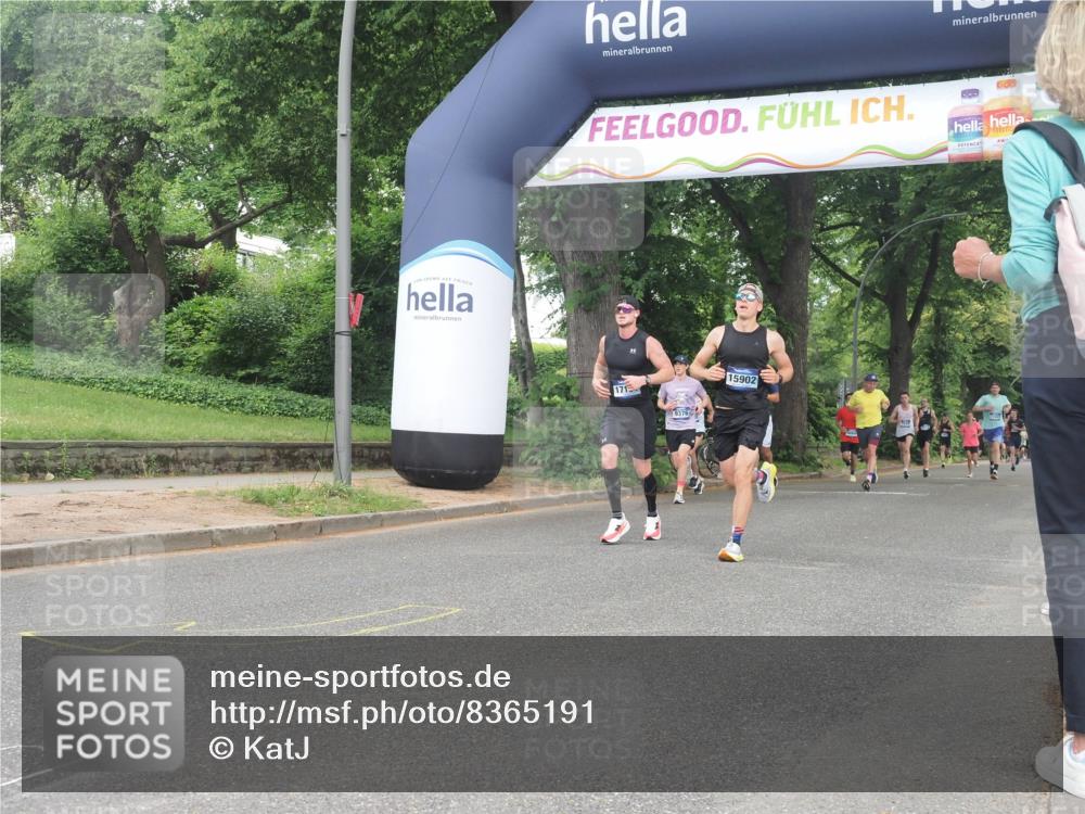 29.06.2025 - hella hamburg halbmarathon KatJ http://msf.ph/oto/8365191 29.06.2025 10:22:57 Zwischen KM18-KM19 1053, 2243, 4246, 5193 meine-sportfotos.de