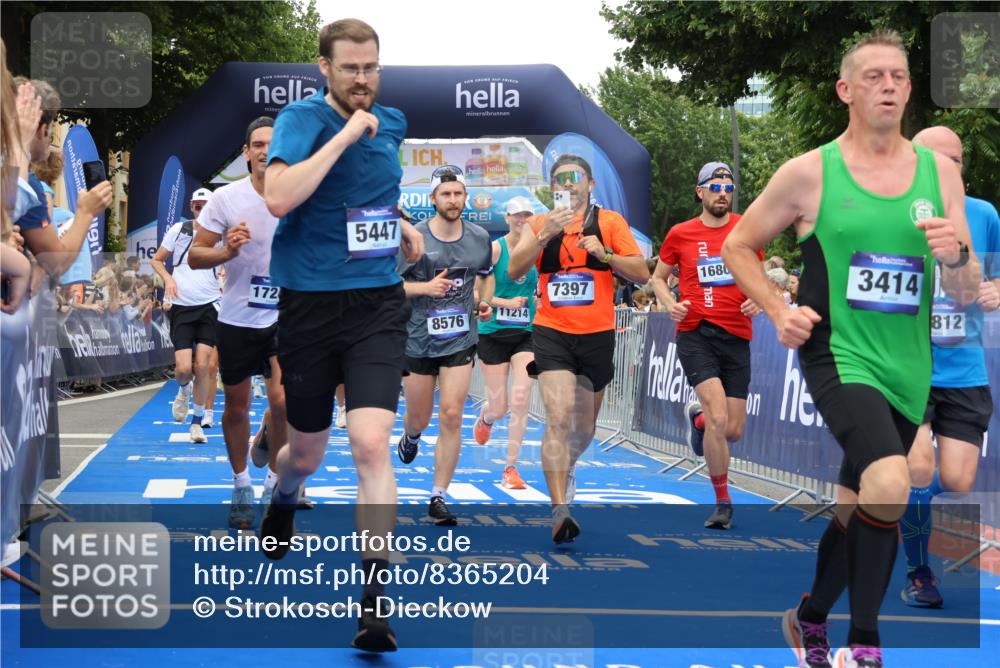 29.06.2025 - hella hamburg halbmarathon Strokosch-Dieckow http://msf.ph/oto/8365204 29.06.2025 10:50:32 Ziel 1399, 1750, 3414, 4127, 4346, 5447, 6282, 6662, 7397, 7583, 7786, 8153, 8576, 9057, 11214, 11455, 12624, 13808, 13812, 13875, 14626, 15519, 15803, 16291, 16806, 17179, 17247, 17319, 18006, 18394, 18413 meine-sportfotos.de
