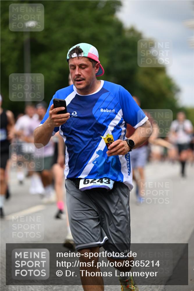 29.06.2025 - hella hamburg halbmarathon Dr. Thomas Lammeyer http://msf.ph/oto/8365214 29.06.2025 10:41:43 Kennedybrücke 1276, 1337, 1339, 1799, 1819, 2016, 2031, 2104, 2199, 2272, 2480, 2853, 4347, 4442, 4618, 4733, 4762, 5146, 5224, 5522, 5523, 5640, 5940, 6243, 6584, 6821, 7085, 7124, 7544, 8499, 8758, 8843, 8985, 9054, 9055, 9288, 10159, 10476, 10762, 10798, 10836, 10919 meine-sportfotos.de