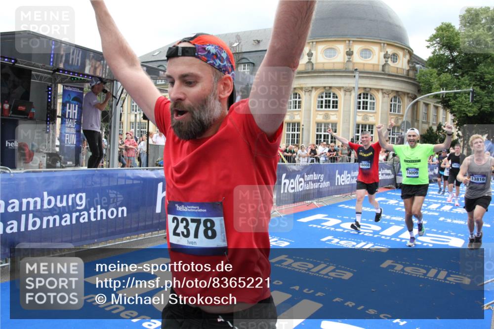 29.06.2025 - hella hamburg halbmarathon Michael Strokosch http://msf.ph/oto/8365221 29.06.2025 10:56:54 Ziel 1955, 2378, 2741, 3836, 5418, 6835, 7716, 8825, 13816, 14461, 16008, 16009, 16620, 16679, 17133 meine-sportfotos.de