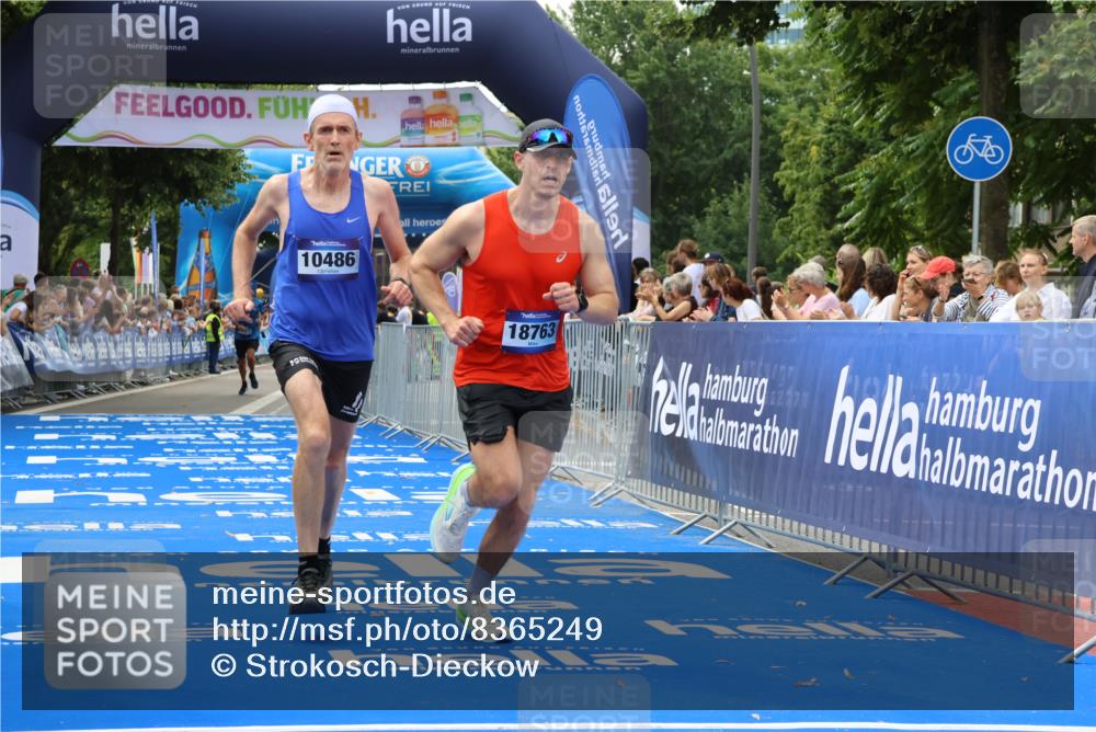 29.06.2025 - hella hamburg halbmarathon Strokosch-Dieckow http://msf.ph/oto/8365249 29.06.2025 10:28:48 Ziel 1827, 2604, 3968, 6090, 10486, 15655, 17428, 18763 meine-sportfotos.de