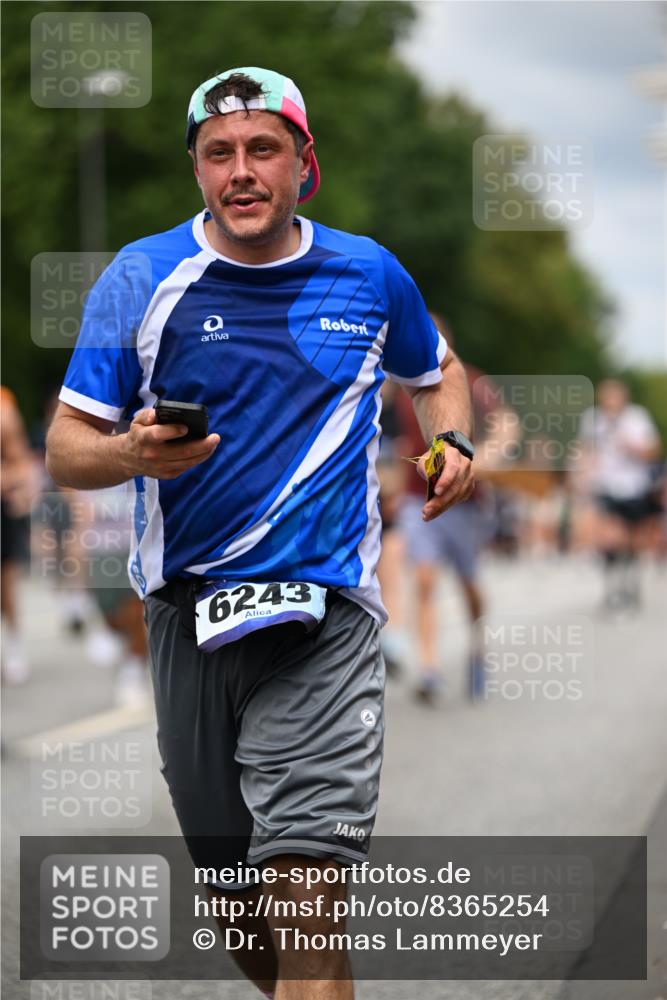 29.06.2025 - hella hamburg halbmarathon Dr. Thomas Lammeyer http://msf.ph/oto/8365254 29.06.2025 10:41:43 Kennedybrücke 1276, 1337, 1339, 1799, 1819, 2016, 2031, 2104, 2199, 2272, 2480, 2853, 4347, 4442, 4618, 4733, 4762, 5146, 5224, 5522, 5523, 5640, 5940, 6243, 6584, 6821, 7085, 7124, 7544, 8499, 8758, 8843, 8985, 9054, 9055, 9288, 10159, 10476, 10762, 10798, 10836, 10919 meine-sportfotos.de