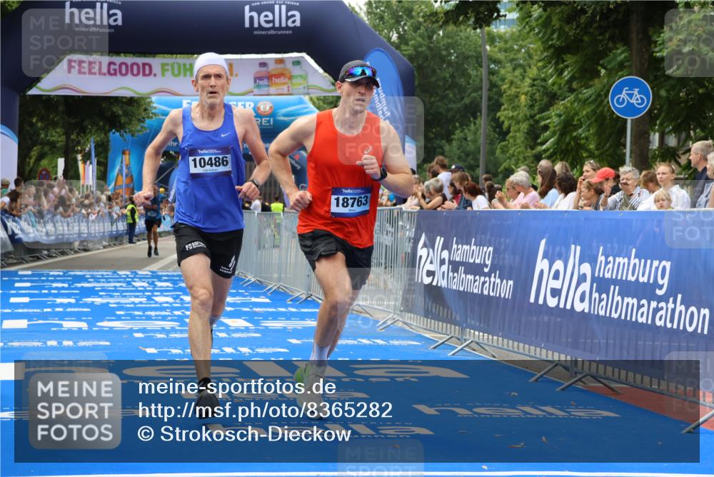 29.06.2025 - hella hamburg halbmarathon Strokosch-Dieckow http://msf.ph/oto/8365282 29.06.2025 10:28:48 Ziel 1827, 2604, 3968, 6090, 10486, 15655, 17428, 18763 meine-sportfotos.de