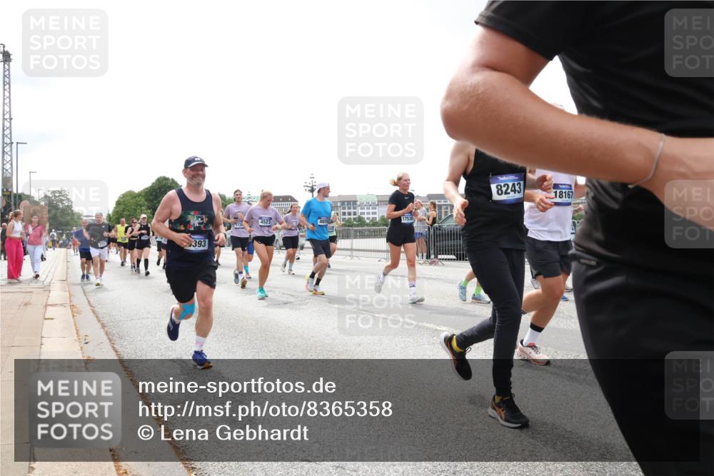 29.06.2025 - hella hamburg halbmarathon Lena Gebhardt http://msf.ph/oto/8365358 29.06.2025 10:39:26 Lombardsbrücke 393, 1138, 4523, 17536, 8243, 18167, 1760, 1856, 1883, 2092, 2534, 2571, 2574, 2578, 2843, 2893, 2976, 2998, 3275, 3353, 3727, 3745, 4298, 4410, 4523, 4603, 4609, 4659, 4855, 4882, 5045, 5701, 6062, 6112, 6321, 6342, 6343, 6427, 6428, 6611, 6719, 6726, 6748, 7053, 7125, 7199, 7341, 7501, 7506, 7524, 7589, 7684, 7815, 8203, 8243, 8457, 8995, 9393, 9420, 9446, 9569, 9698, 9747, 9777, 9974, 9977, 10001, 10072, 10315, 10512, 10516, 13060 meine-sportfotos.de
