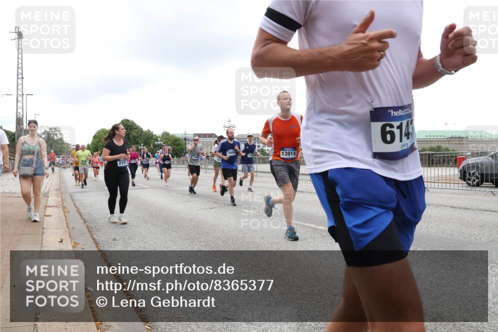 29.06.2025 - hella hamburg halbmarathon Lena Gebhardt http://msf.ph/oto/8365377 29.06.2025 10:48:34 Lombardsbrücke 2197, 10059, 13914, 614, 1142, 1157, 1167, 1174, 1175, 1584, 1645, 2037, 2195, 2418, 2437, 2438, 2475, 2627, 2650, 2716, 2756, 2909, 2958, 3224, 3320, 3504, 3661, 3679, 3933, 4588, 5010, 5585, 5781, 5952, 6143, 7203, 7532, 7947, 7948, 8461, 8521, 8719, 8760, 8948, 9552, 9775, 9787, 9921, 10059, 10145, 10204, 10366, 10524, 10654, 10656, 11364, 11365, 11742, 11781, 13814, 13845, 15715, 16498, 16499, 16701 meine-sportfotos.de